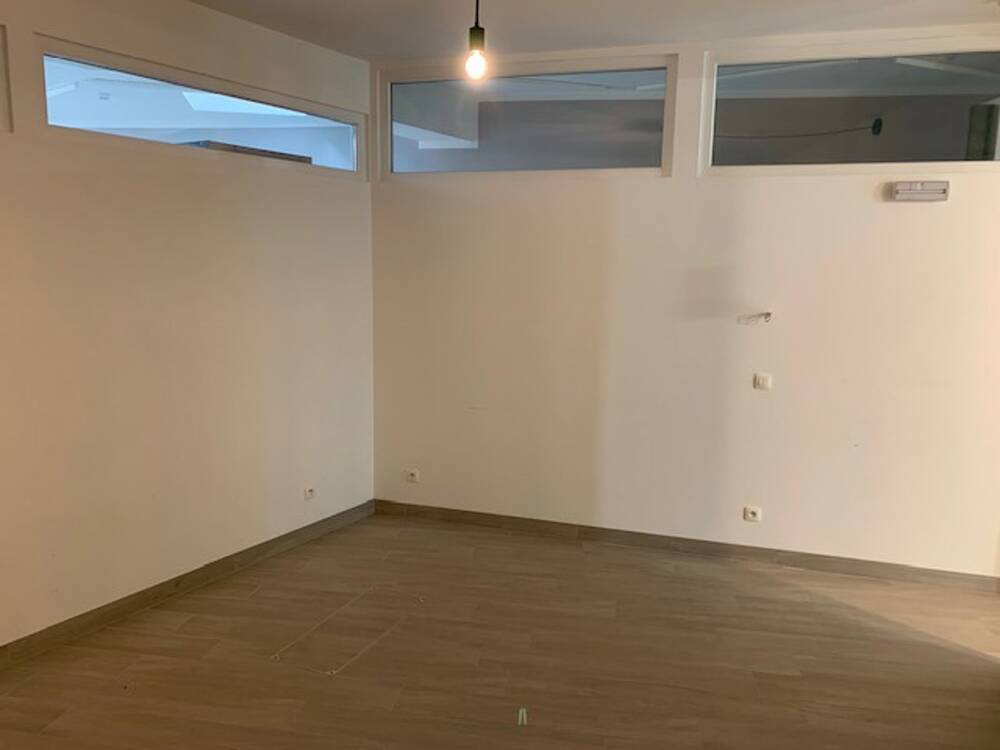 Handelszaak te  huur in Wetteren 9230 400.00€  slaapkamers 21.00m² - Zoekertje 172110