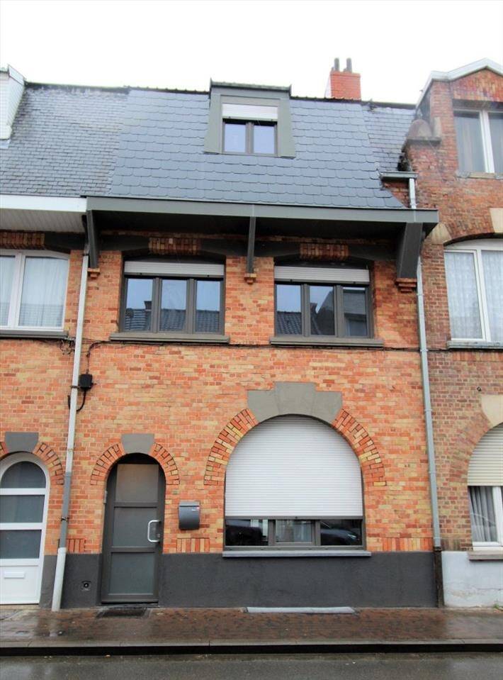 Herenhuis te  koop in Ronse 9600 260000.00€ 4 slaapkamers m² - Zoekertje 2546