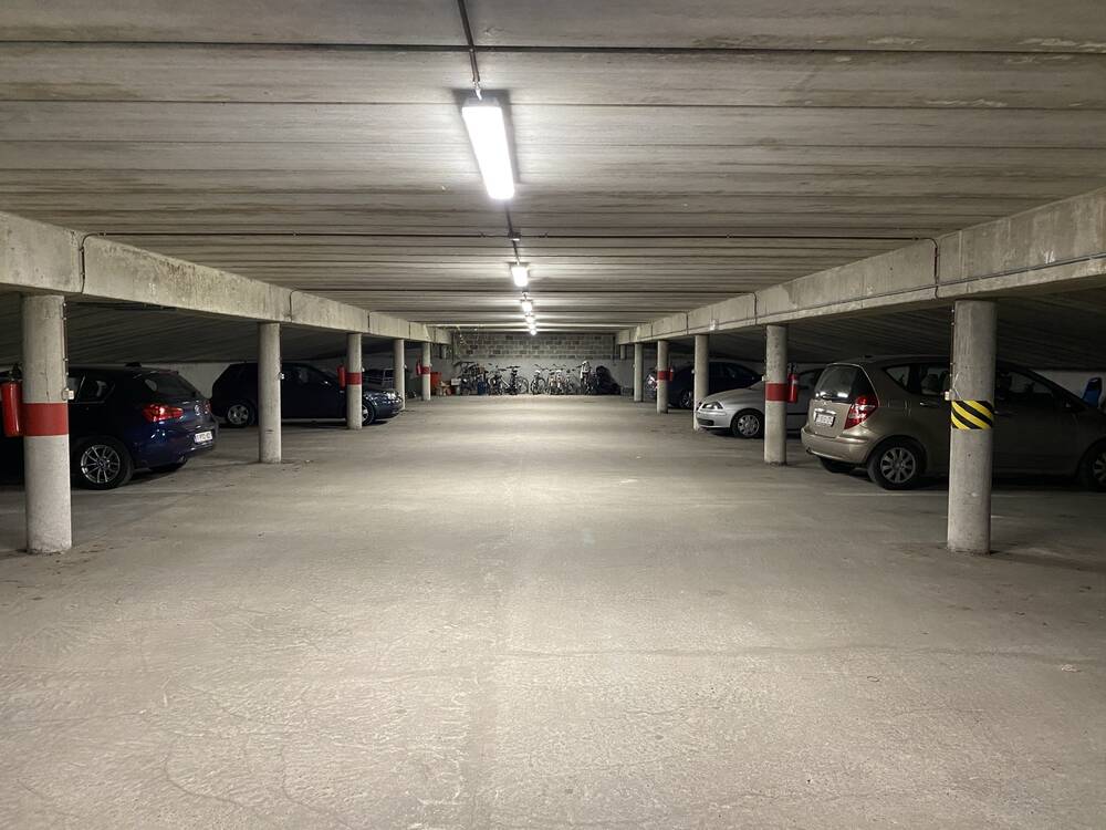 Parking & garage te  koop in Sint-Amandsberg 9040 15000.00€ 0 slaapkamers m² - Zoekertje 7493