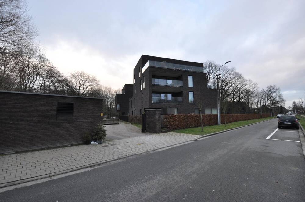 Parking & garage te  huur in Zwijnaarde 9052 75.00€  slaapkamers m² - Zoekertje 274508