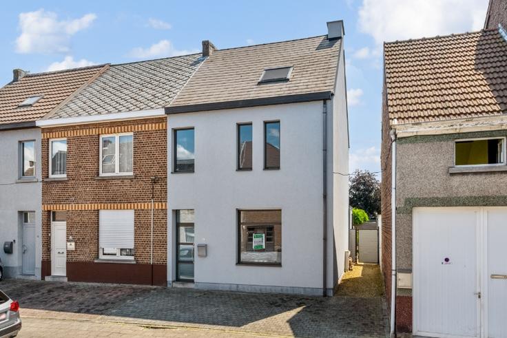 Huis te  koop in Erembodegem 9320 359000.00€ 3 slaapkamers 180.00m² - Zoekertje 274620