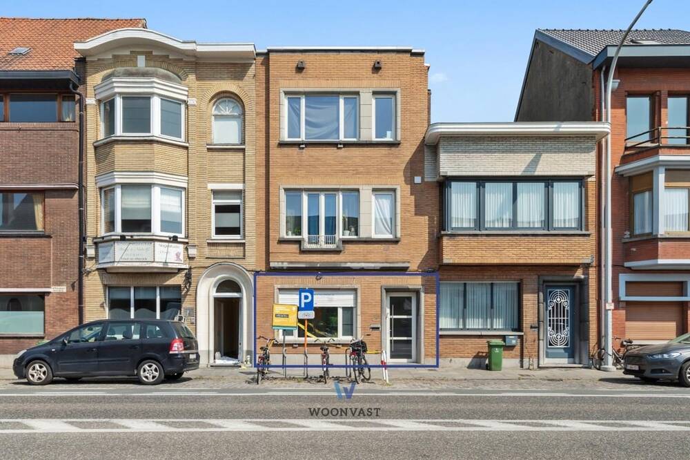 Handelszaak te  huur in Sint-Amandsberg 9040 1100.00€  slaapkamers m² - Zoekertje 16081