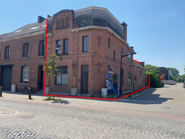 Huis te  koop in Bazel 9150 230000.00€ 3 slaapkamers 250.00m² - Zoekertje 83406