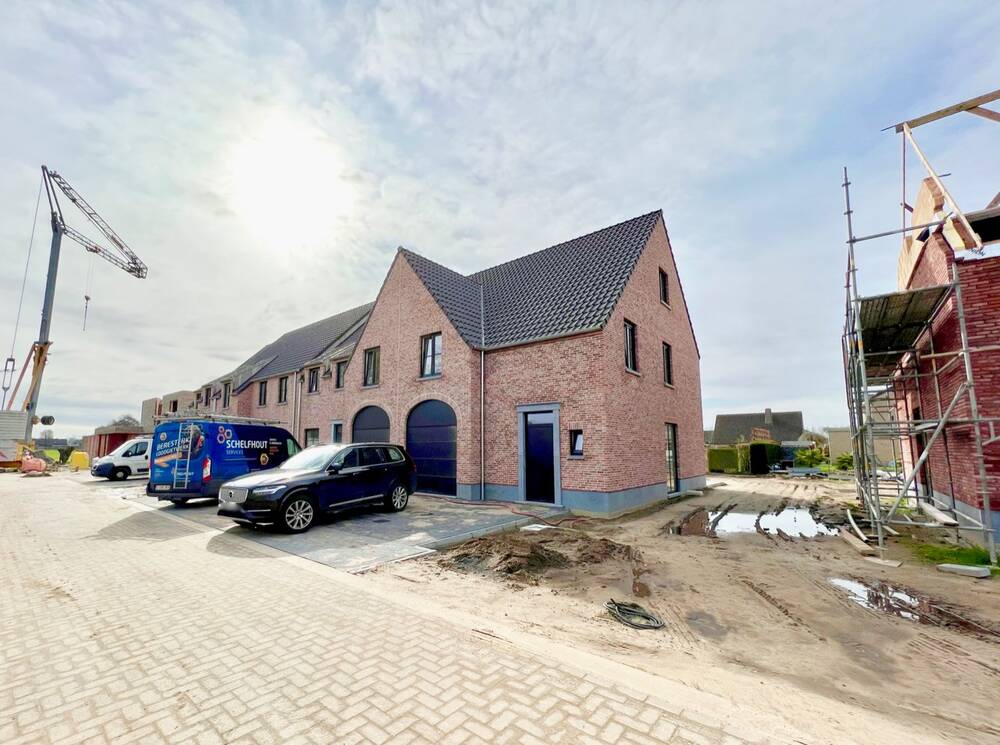 Huis te  koop in Oosteeklo 9968 479000.00€ 5 slaapkamers 208.00m² - Zoekertje 84356