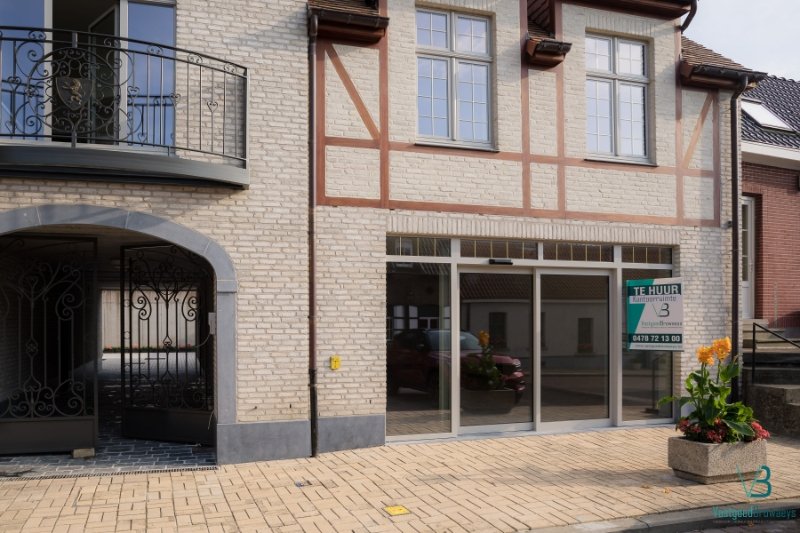 Commerciële ruimte te  huur in Brakel 9660 1200.00€  slaapkamers 75.00m² - Zoekertje 84609