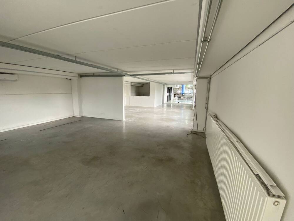 Handelszaak te  huur in Kruibeke 9150 2090.00€  slaapkamers 209.00m² - Zoekertje 20138