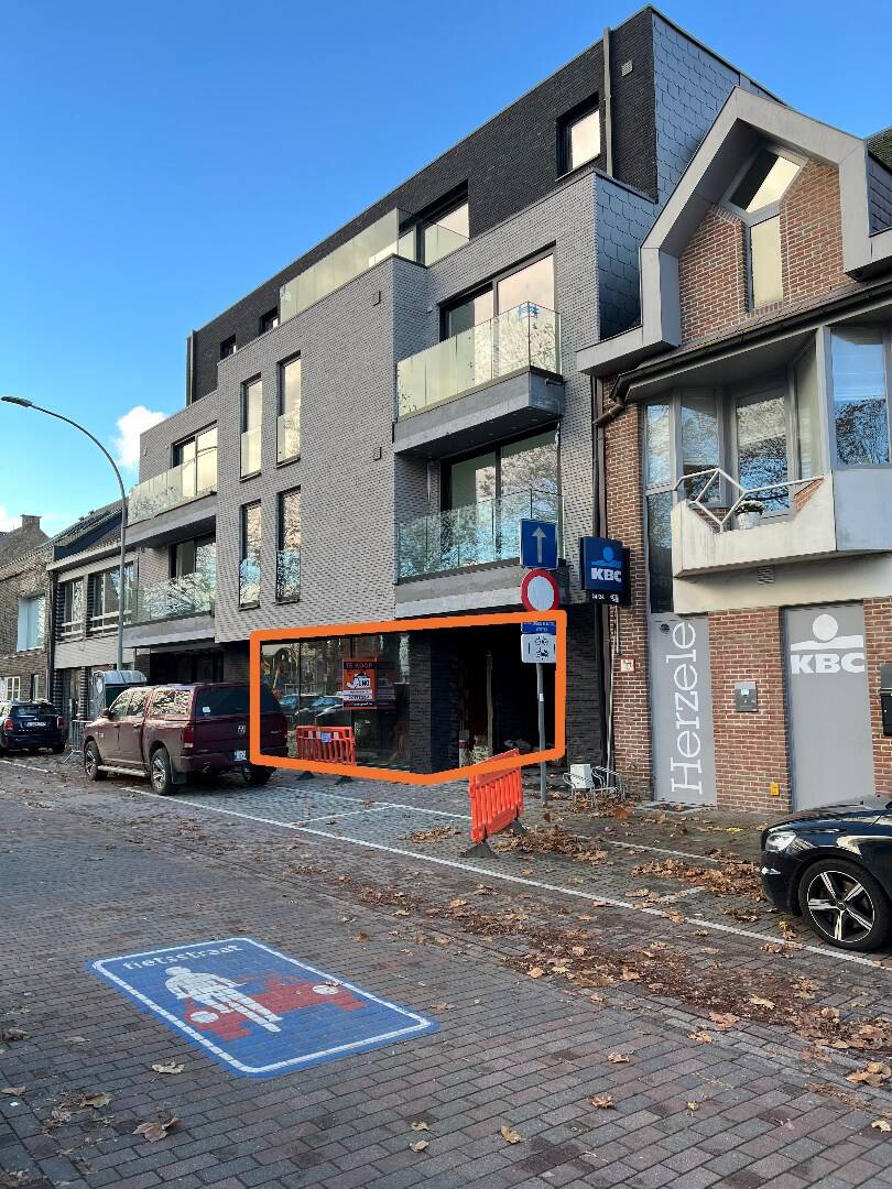 Commerciële ruimte te  koop in Herzele 9550 220000.00€  slaapkamers m² - Zoekertje 276068