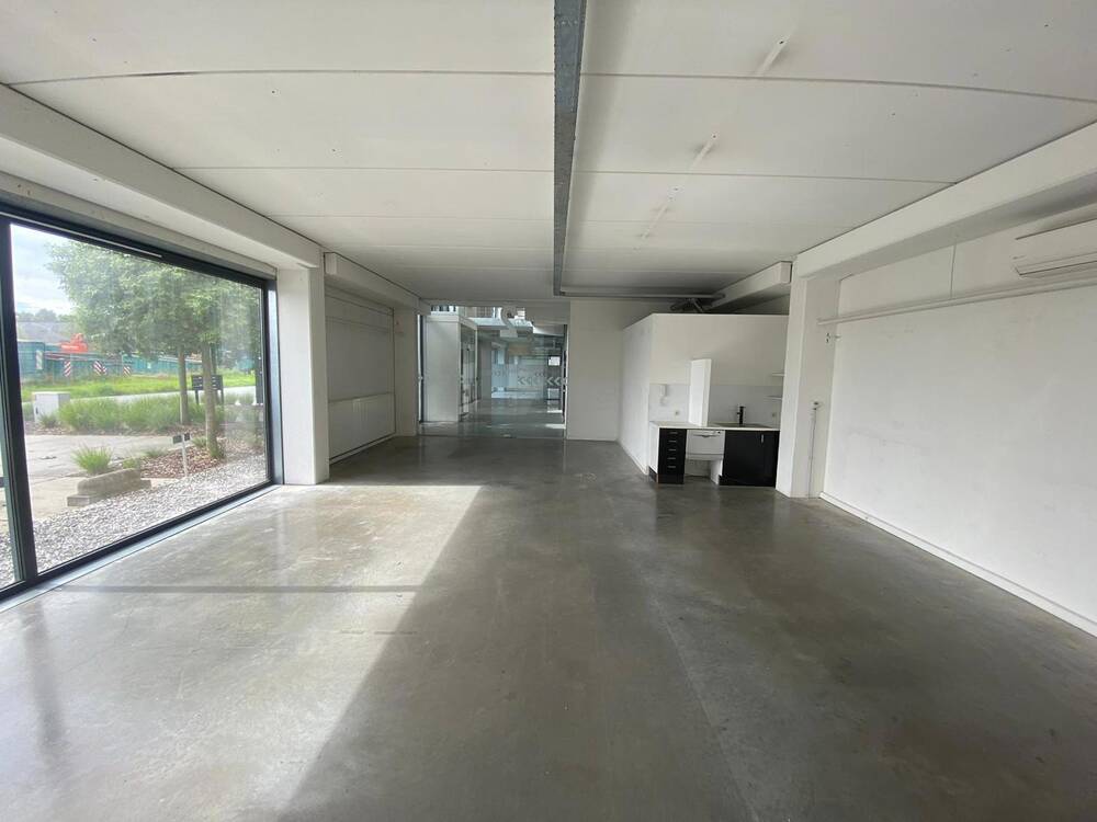 Handelszaak te  huur in Kruibeke 9150 2090.00€  slaapkamers 209.00m² - Zoekertje 22591