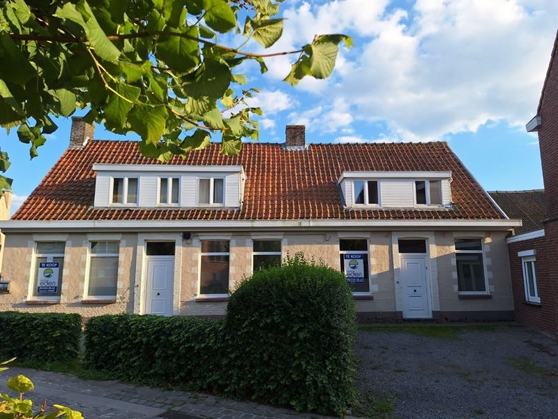 Huis te  koop in Poesele 9850 395000.00€ 4 slaapkamers 1308.00m² - Zoekertje 276649