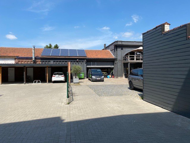 Commerciële ruimte te  koop in Aalst 9300 674900.00€ 2 slaapkamers 200.00m² - Zoekertje 88012