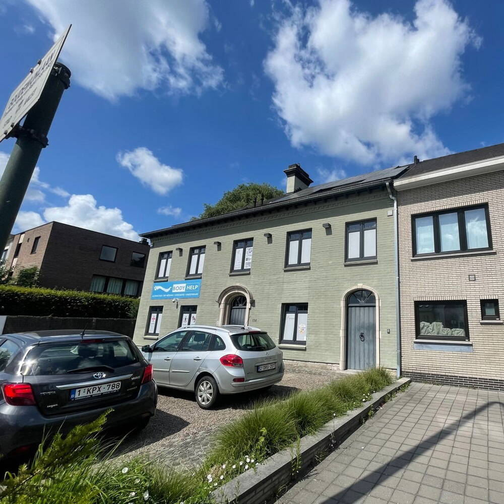 Commerciële ruimte te  huur in Aalst 9300 700.00€  slaapkamers m² - Zoekertje 276945