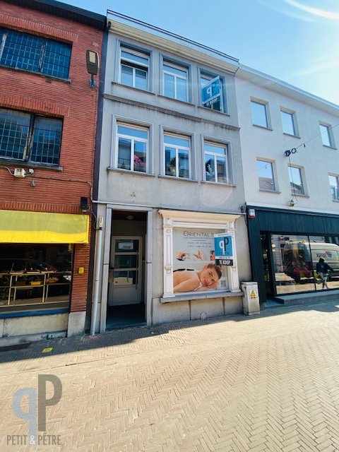 Commerciële ruimte te  koop in Zottegem 9620 379000.00€ 2 slaapkamers m² - Zoekertje 88060