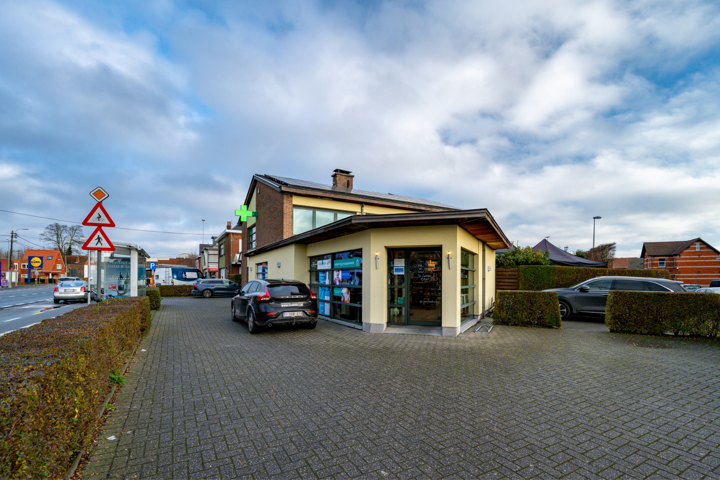 Mixgebouw te  koop in Merelbeke 9820 898000.00€ 5 slaapkamers 456.00m² - Zoekertje 277056