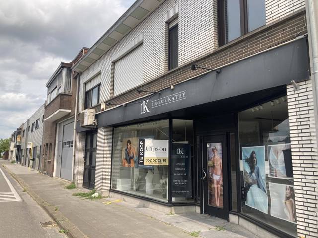 Commerciële ruimte te  koop in Berlare 9290 210000.00€  slaapkamers 210.00m² - Zoekertje 277096