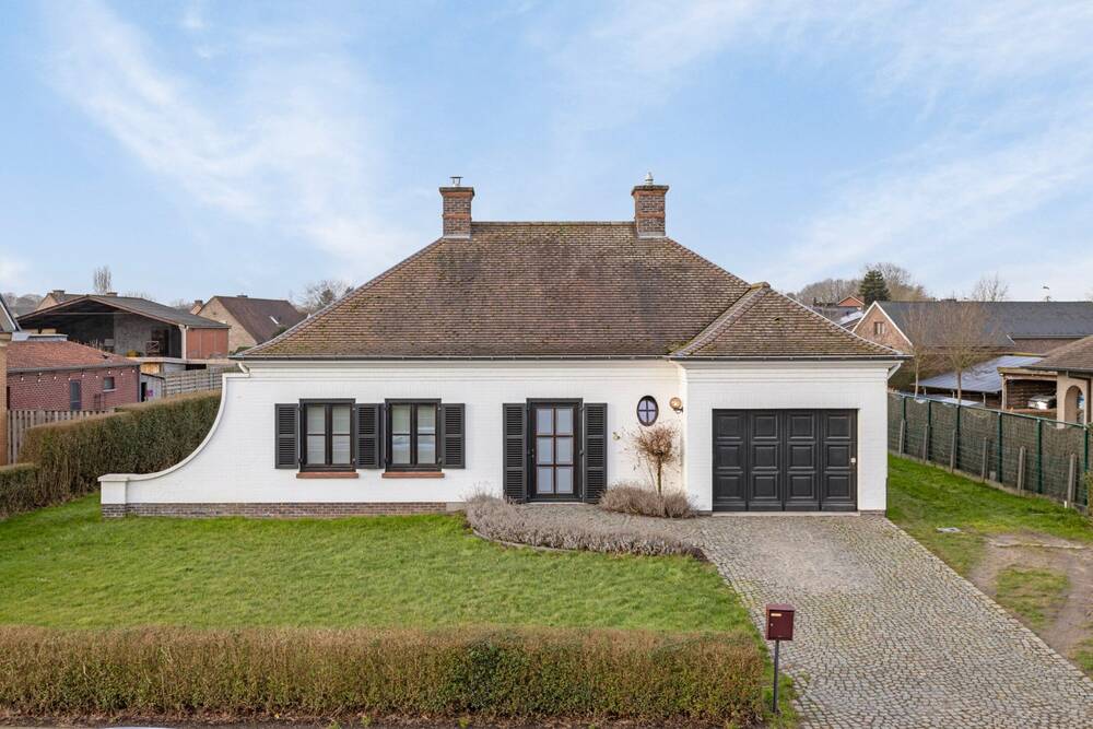 Villa te  koop in Lotenhulle 9880 449000.00€ 2 slaapkamers 144.00m² - Zoekertje 277140