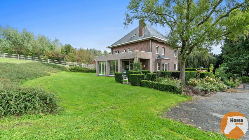 Villa te  koop in Munkzwalm 9630 745000.00€ 4 slaapkamers 206.00m² - Zoekertje 277229