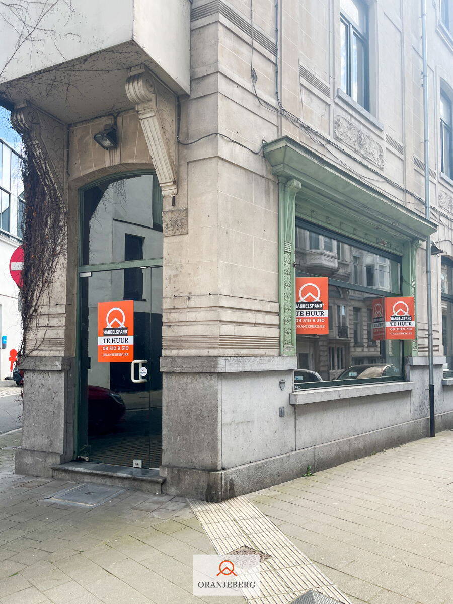 Commerciële ruimte te  huur in Gent 9000 950.00€  slaapkamers m² - Zoekertje 277682