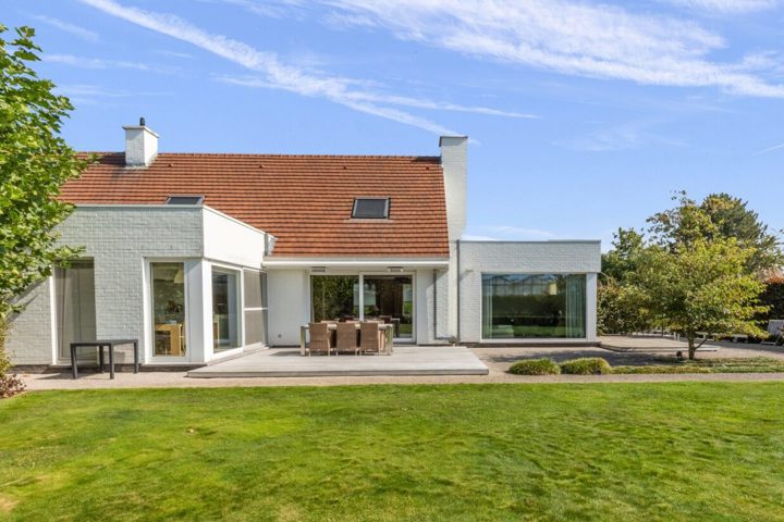 Villa te  koop in Laarne 9270 1600000.00€ 4 slaapkamers 275.00m² - Zoekertje 278040