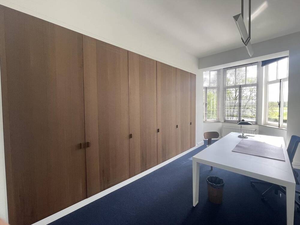 Handelszaak te  huur in Deurle 9831 1230.00€  slaapkamers 0.00m² - Zoekertje 54672