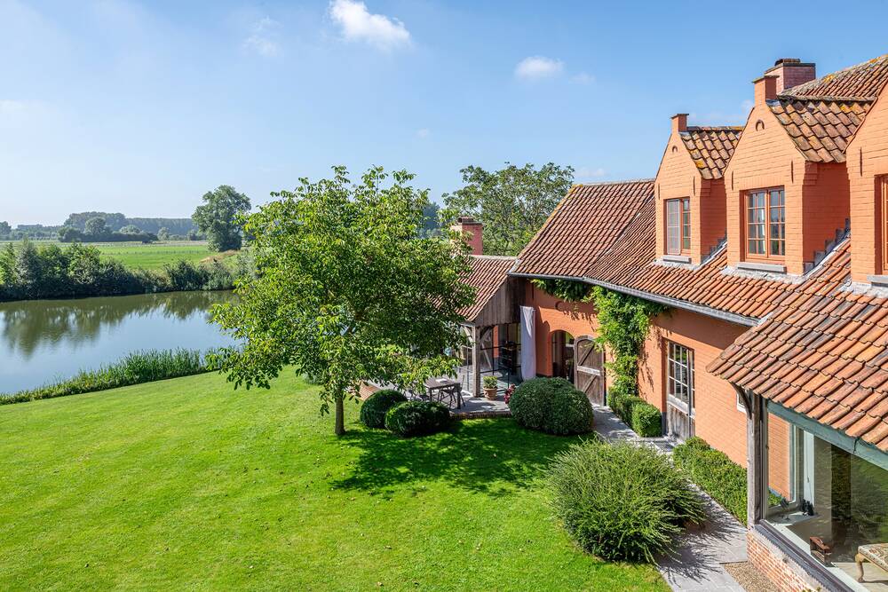 Villa te  huur in Bachte-Maria-Leerne 9800 4200.00€ 4 slaapkamers 500.00m² - Zoekertje 278775