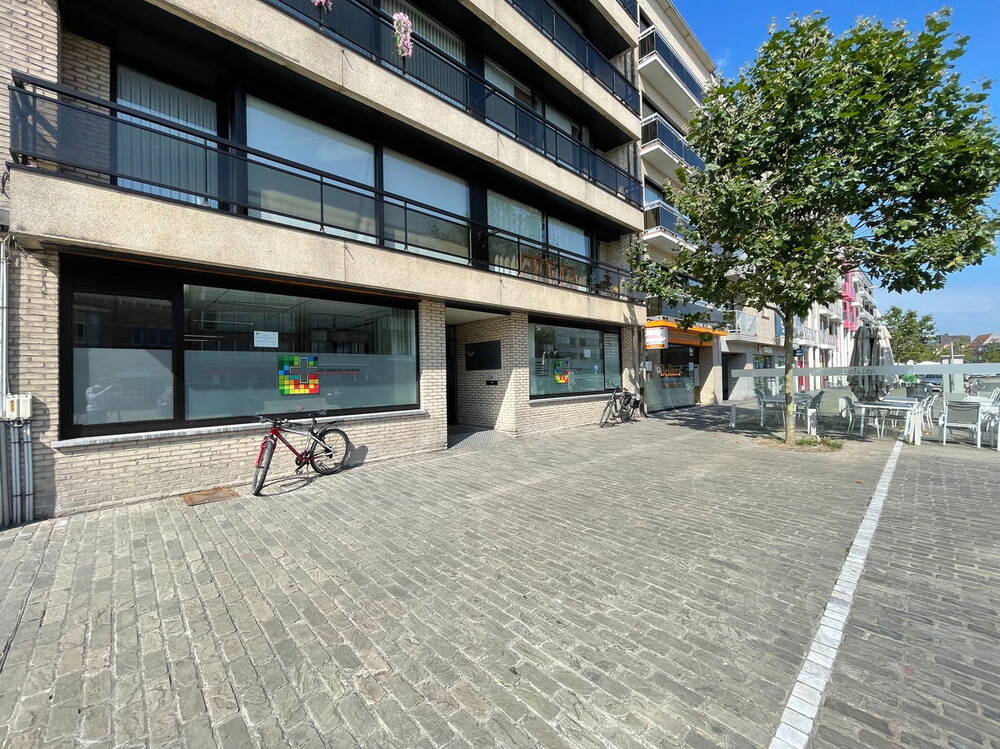 Kantoor te  huur in Deinze 9800 2500.00€  slaapkamers 313.00m² - Zoekertje 279176