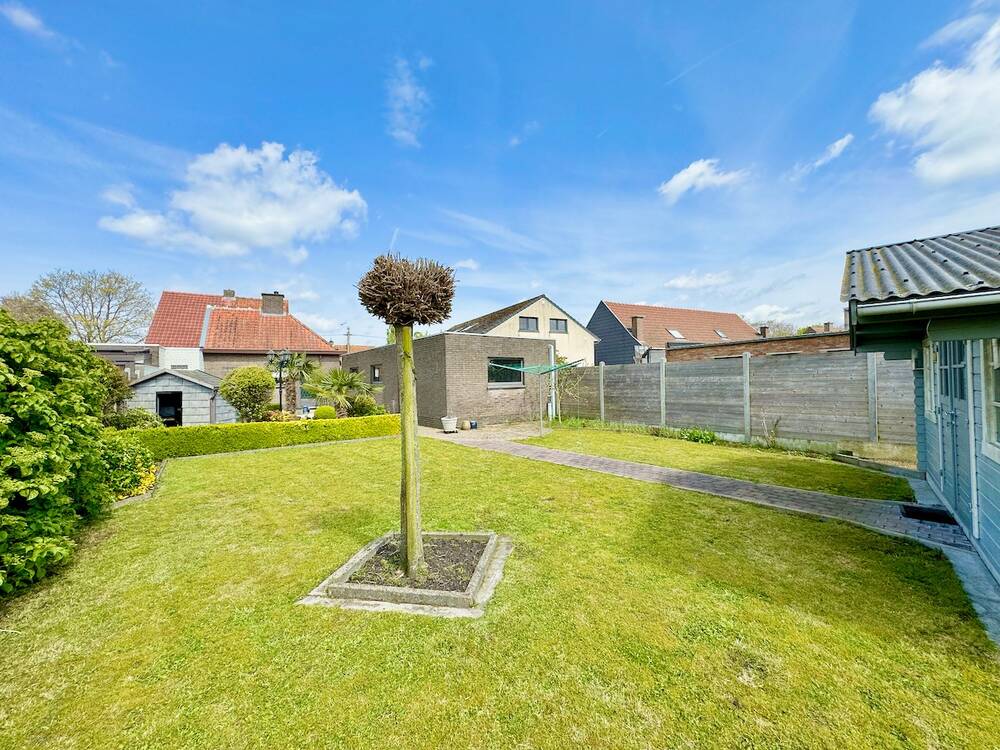 Huis te  koop in Oosteeklo 9968 315000.00€ 3 slaapkamers m² - Zoekertje 279317