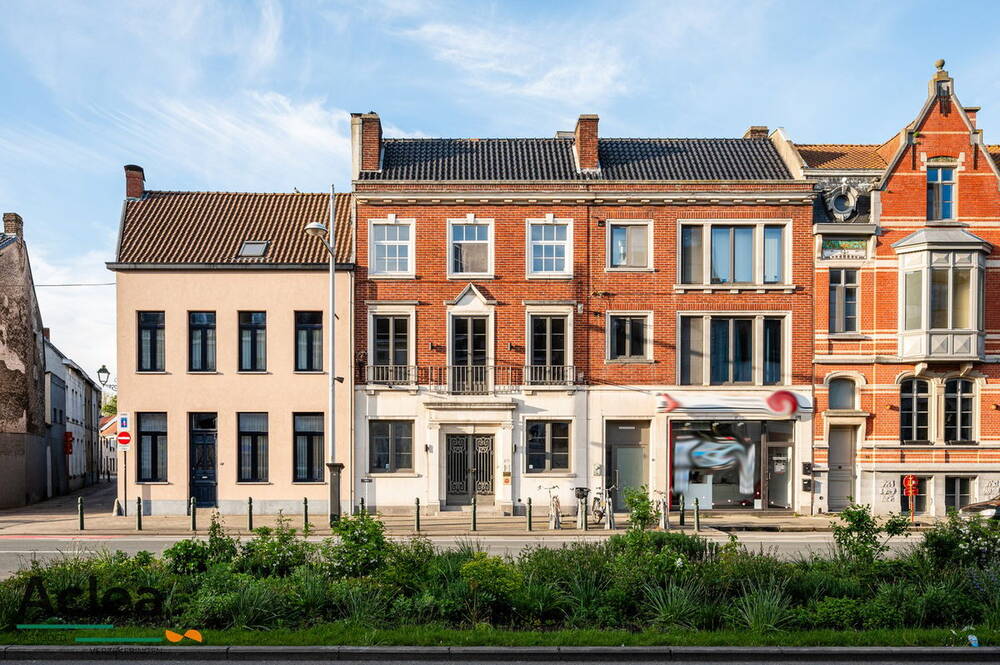 Commerciële ruimte te  koop in Eeklo 9900 569000.00€ 2 slaapkamers 217.00m² - Zoekertje 279399