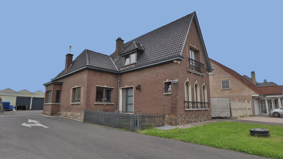 Huis te  koop in Schoonaarde 9200 299000.00€ 4 slaapkamers m² - Zoekertje 279551