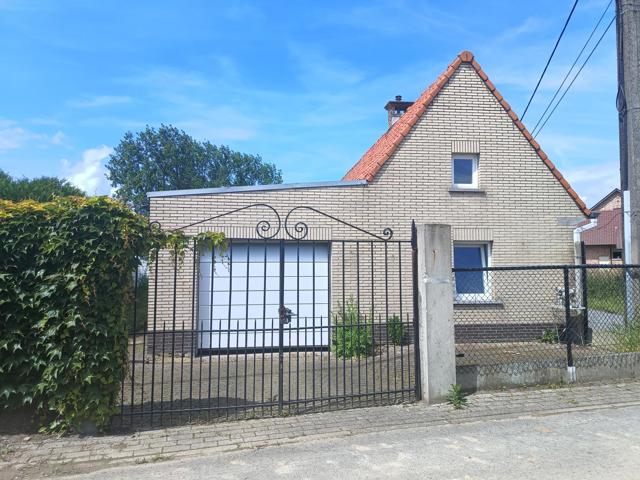 Huis te  koop in Wichelen 9260 195000.00€ 3 slaapkamers 190.00m² - Zoekertje 280039