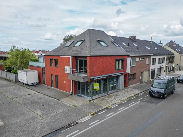 Mixgebouw te  koop in Eeklo 9900 650000.00€ 3 slaapkamers 383.00m² - Zoekertje 96075