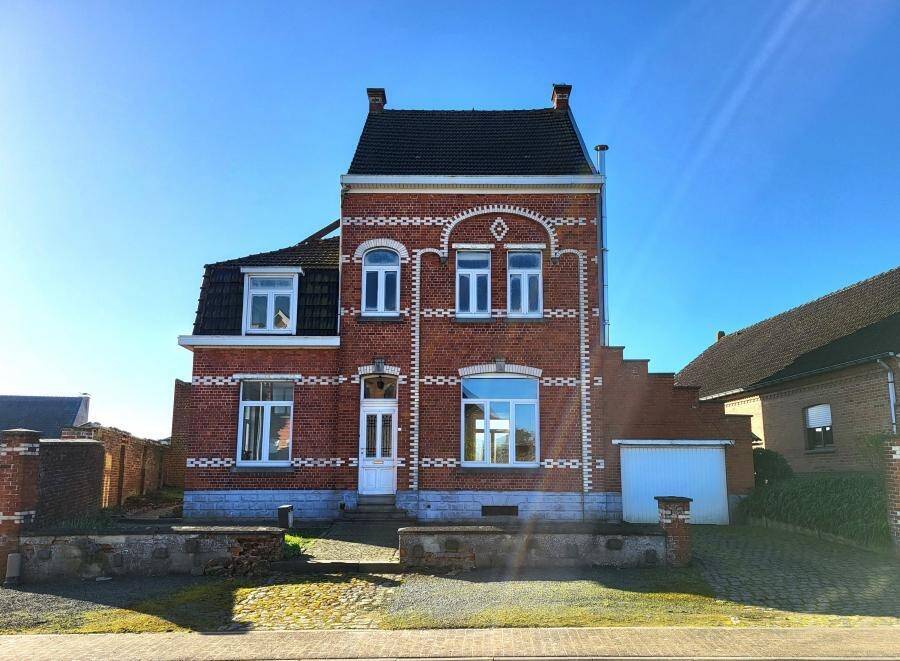 Huis te  koop in Zarlardinge 9500 239000.00€ 4 slaapkamers 275.00m² - Zoekertje 255544