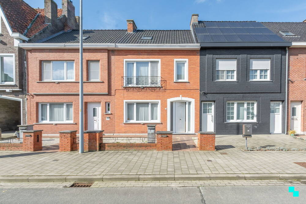 Huis te  koop in Zwijnaarde 9052 290000.00€ 4 slaapkamers 150.00m² - Zoekertje 280231