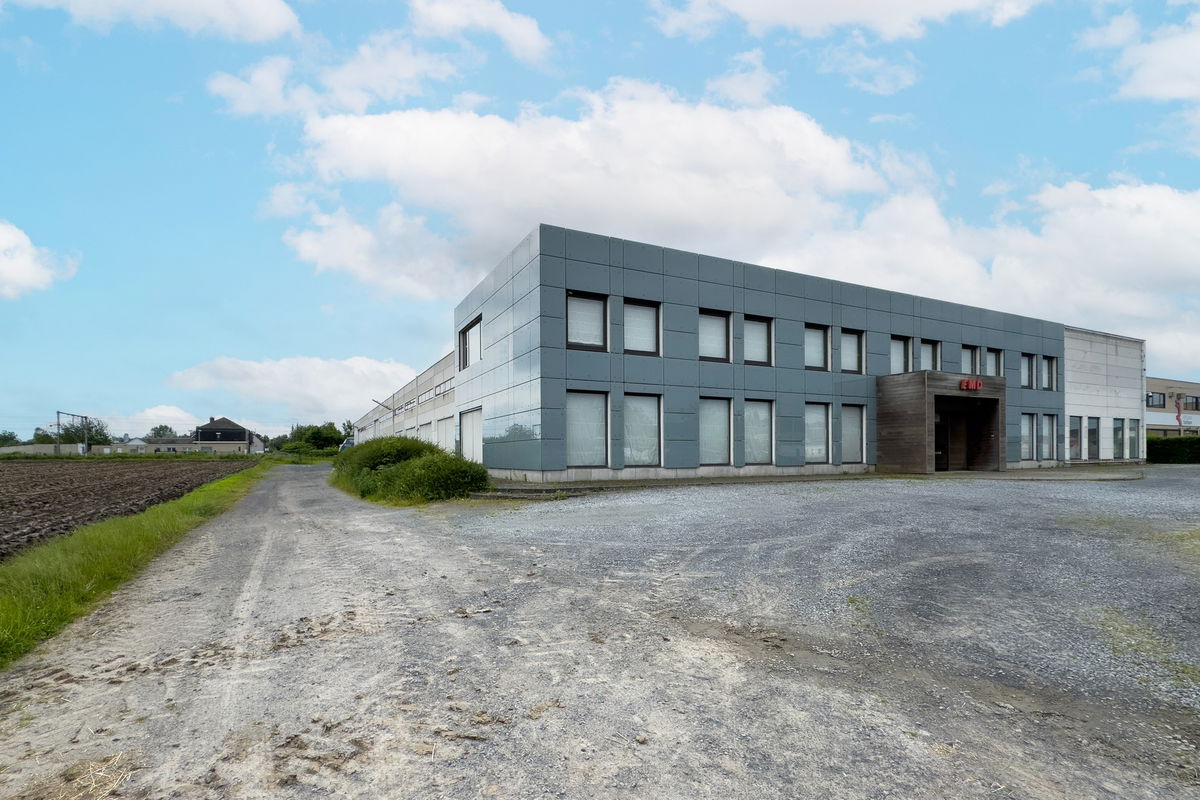 Industrie te  huur in Wetteren 9230 3300.00€  slaapkamers 800.00m² - Zoekertje 280448