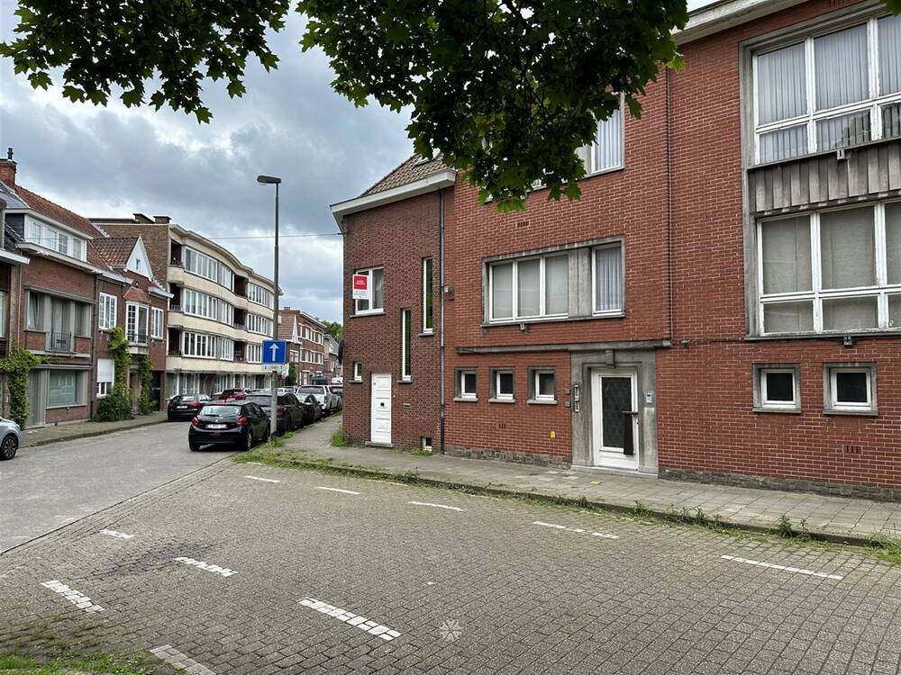 Huis te  huur in Sint-Amandsberg 9040 1075.00€ 3 slaapkamers 170.00m² - Zoekertje 281148