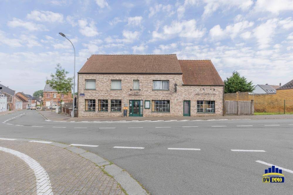 Handelszaak te  huur in Zottegem 9620 40000.00€  slaapkamers m² - Zoekertje 111013