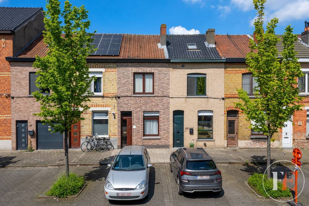 Huis te  koop in Wondelgem 9032 280000.00€  slaapkamers 140.00m² - Zoekertje 282062