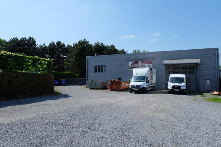 Industrie te  koop in Sint-Lievens-Houtem 9520 1250000.00€  slaapkamers 896.00m² - Zoekertje 282131