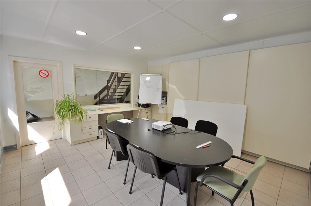 Handelszaak te  huur in Kluisbergen 9690 500.00€  slaapkamers 200.00m² - Zoekertje 128635