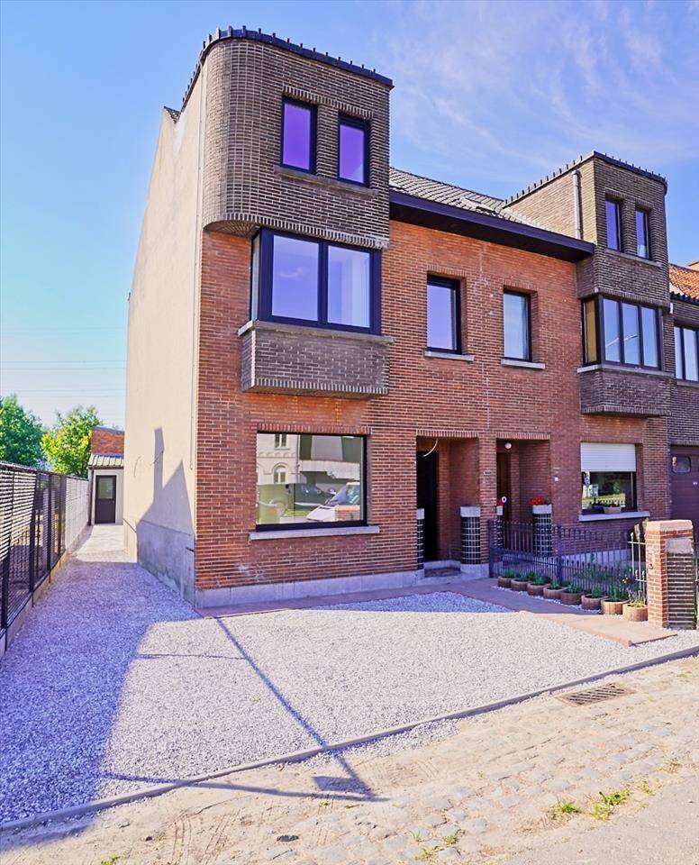 Huis te  koop in Belsele 9111 479000.00€ 6 slaapkamers 204.00m² - Zoekertje 136701