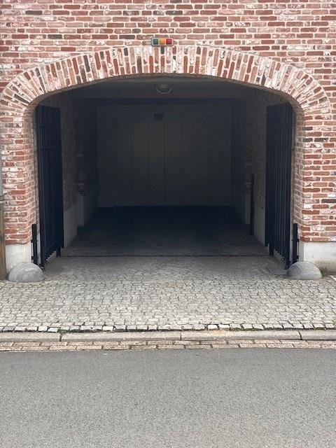 Parking & garage te  koop in Sint-Niklaas 9100 802500.00€  slaapkamers m² - Zoekertje 159062