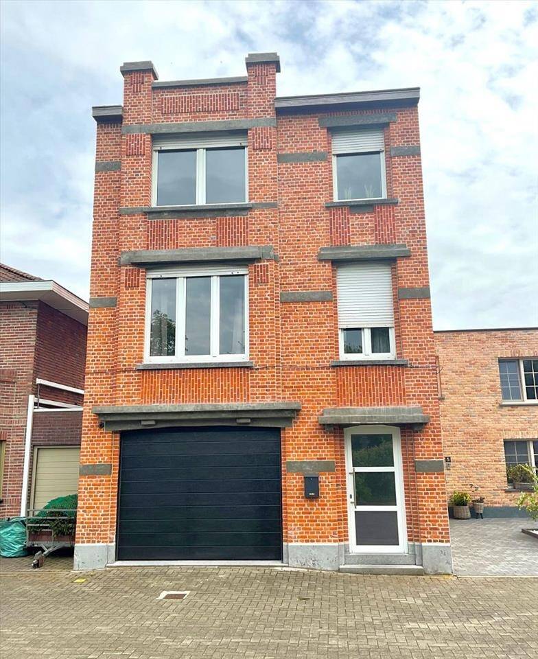 Herenhuis te  koop in Zelzate 9060 298000.00€ 4 slaapkamers m² - Zoekertje 206156