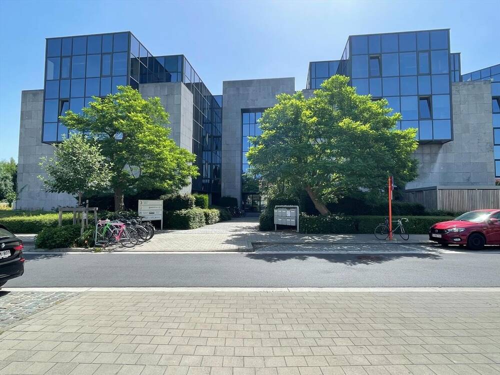 Handelszaak te  huur in Zwijnaarde 9052 3382.00€  slaapkamers 369.00m² - Zoekertje 209340