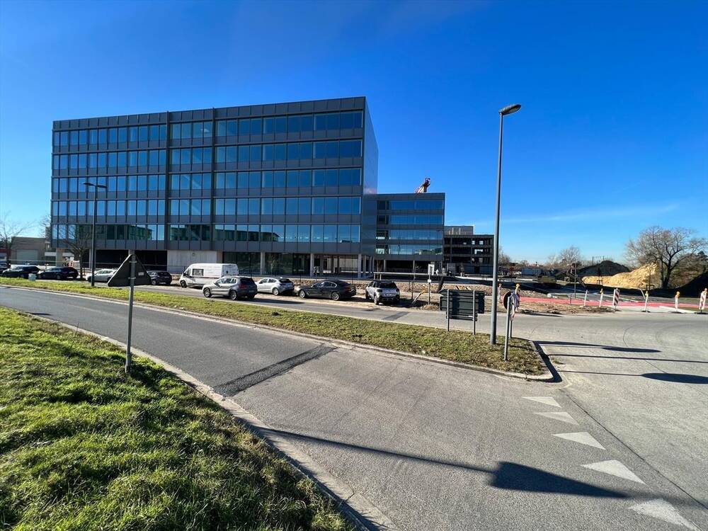 Handelszaak te  huur in Sint-Denijs-Westrem 9051 25000.00€  slaapkamers 2000.00m² - Zoekertje 223615