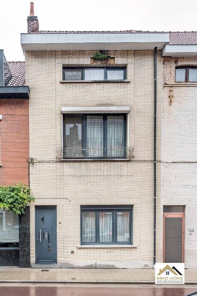 Huis te  koop in Sint-Amandsberg 9040 369000.00€ 4 slaapkamers 183.00m² - Zoekertje 225638