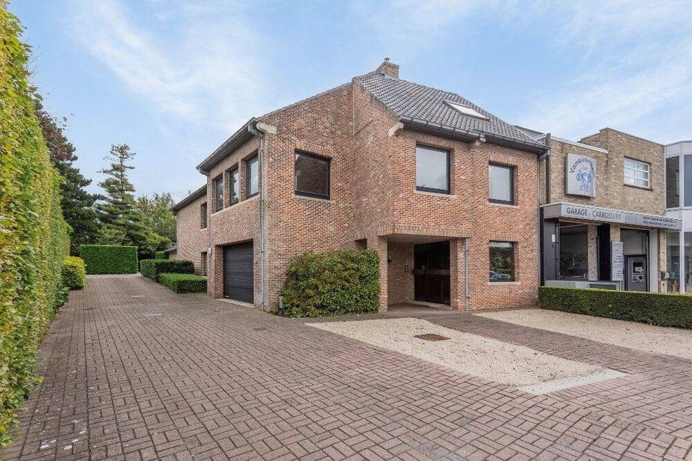 Handelszaak te  koop in Zulte 9870 685000.00€  slaapkamers m² - Zoekertje 226486