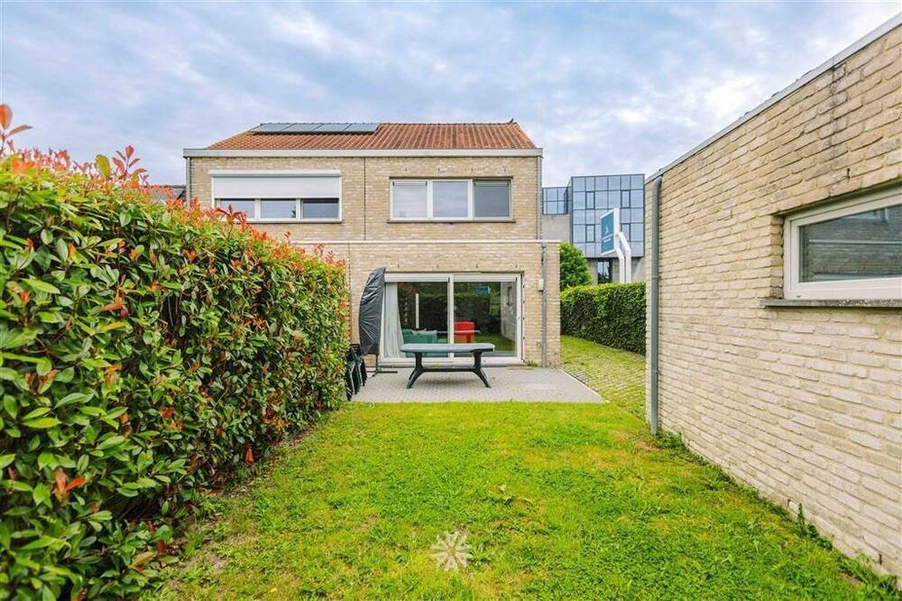 Huis te  koop in Zwijnaarde 9052 435000.00€ 3 slaapkamers 126.00m² - Zoekertje 229792