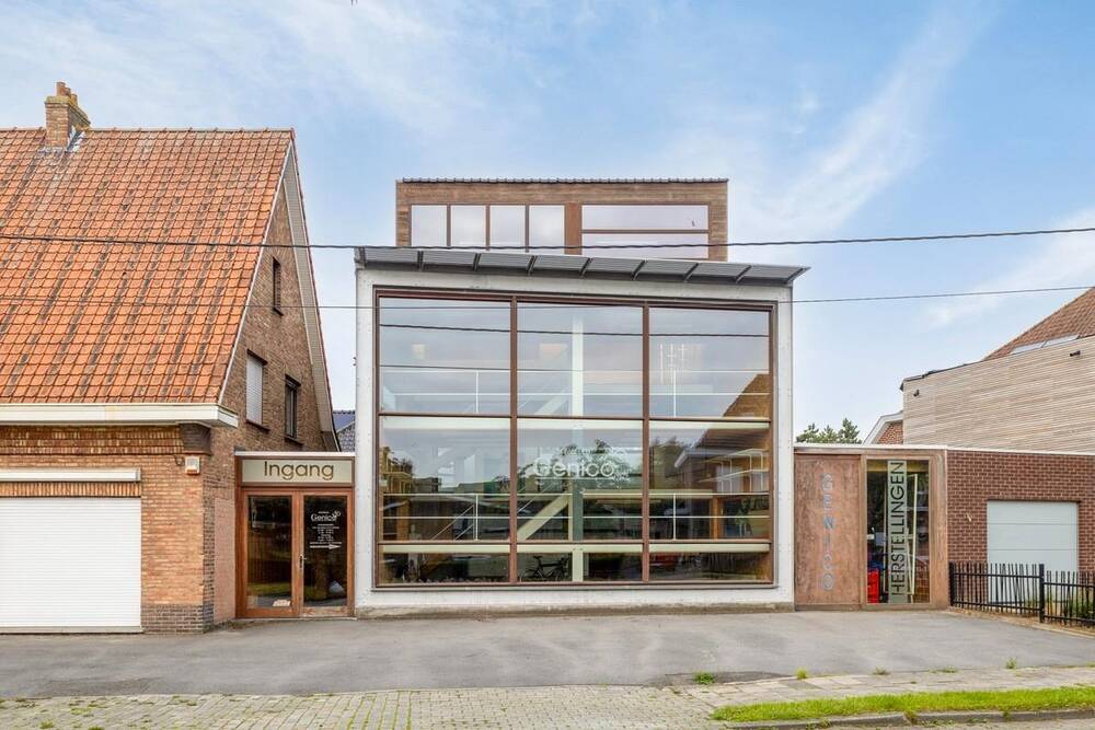 Handelszaak te  koop in Sleidinge 9940 569000.00€ 3 slaapkamers 523.00m² - Zoekertje 234923