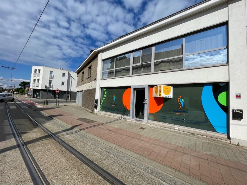 Handelszaak te  huur in Zwijnaarde 9052 925.00€  slaapkamers 78.00m² - Zoekertje 239325