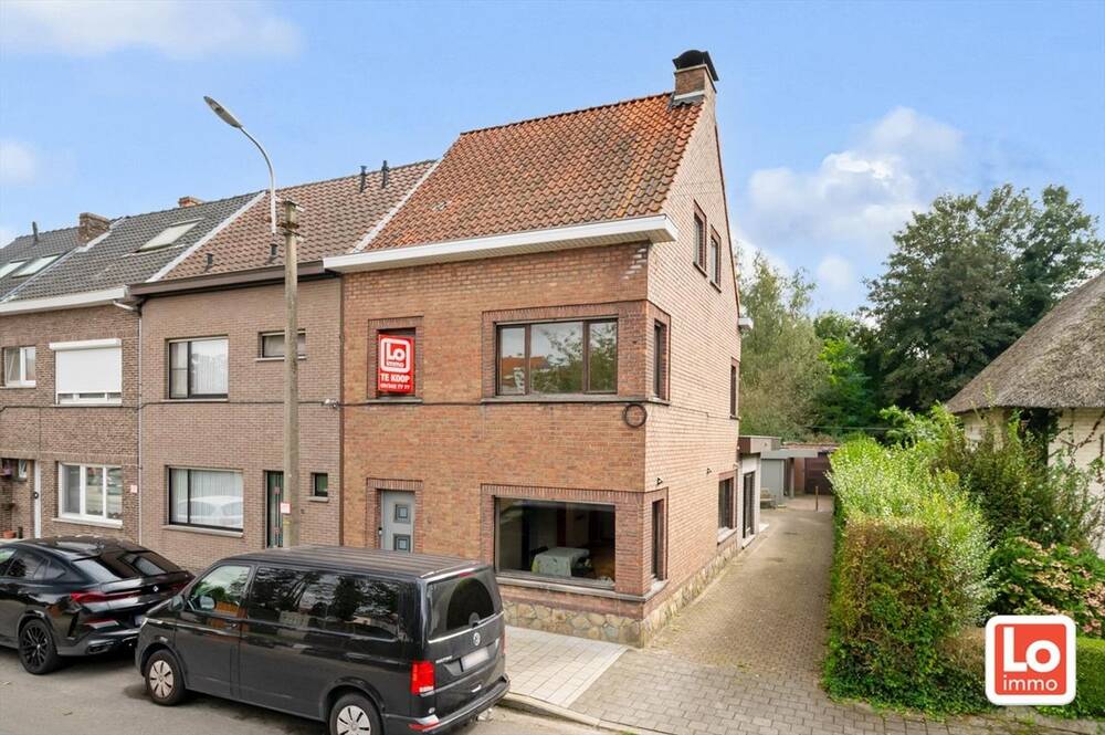 Huis te  koop in Sint-Amandsberg 9040 398000.00€ 4 slaapkamers 190.00m² - Zoekertje 247411