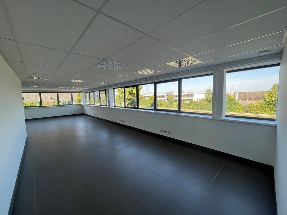 Handelszaak te  huur in Zingem 9750 990.00€  slaapkamers m² - Zoekertje 249328